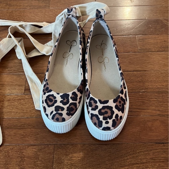Jessica Simpson platform cheetah wrap around sneaker - Picture 3 of 4